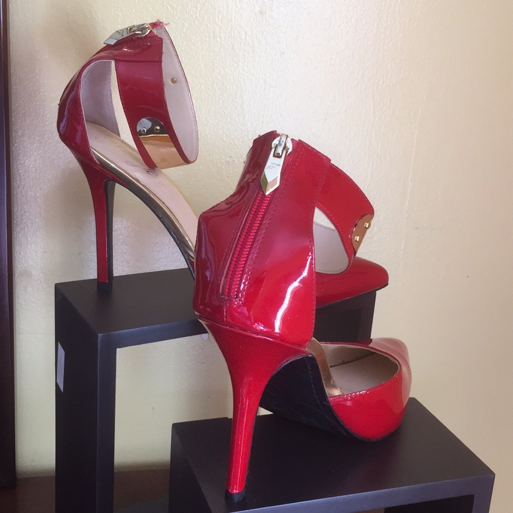 Fergie. Shoes. - Picture 2 of 5